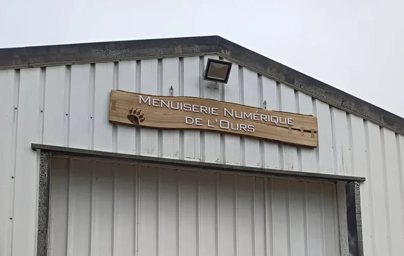 Façade avec lambrequin bois sur mesure Arcachon